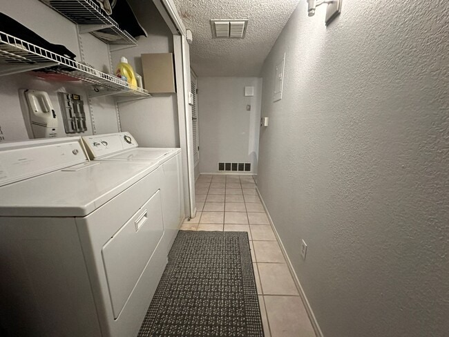 Building Photo - 425 Irondale Dr