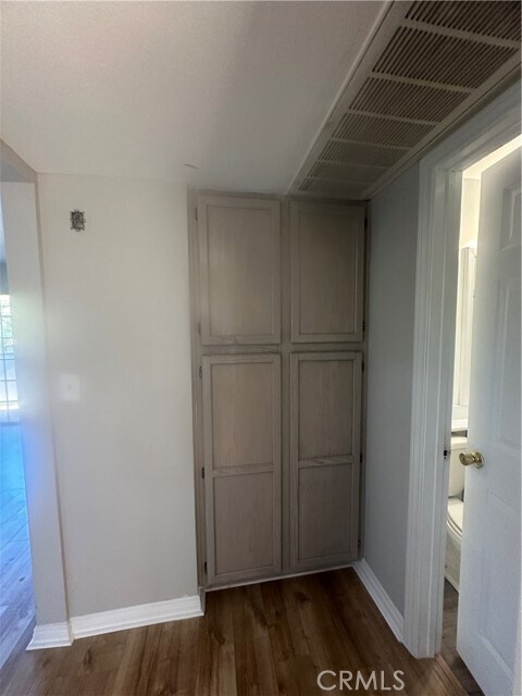 Building Photo - 525 S Main St