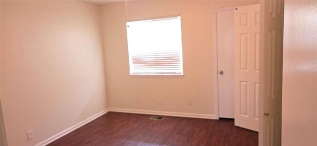 Building Photo - 8811 Dawnridge Cir