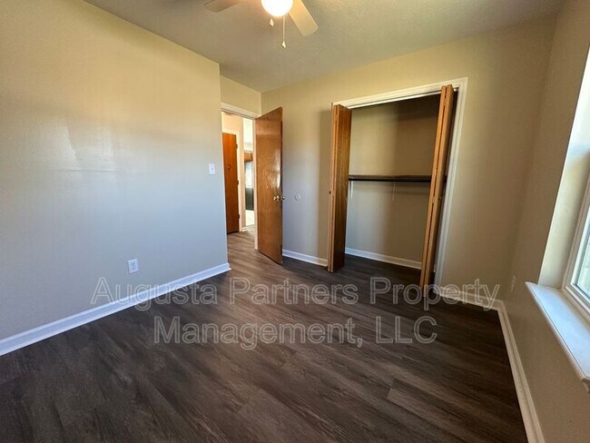 Building Photo - 3520 Stafford Dr