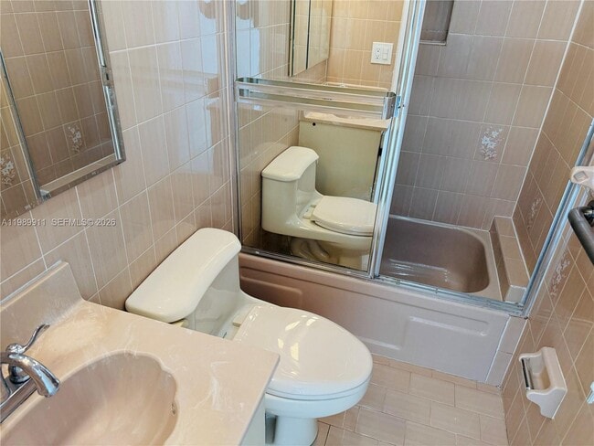 Building Photo - 706 W 40th Pl