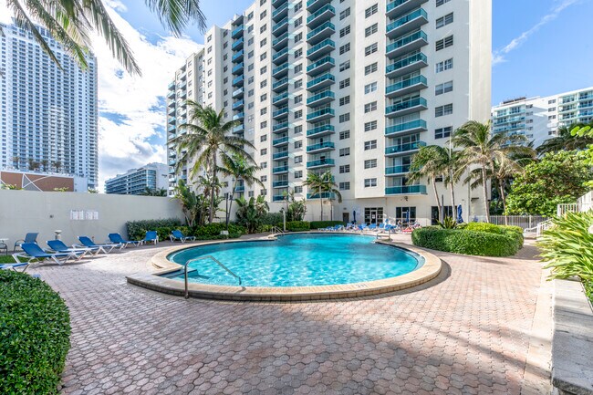 Building Photo - 4001 S Ocean Dr