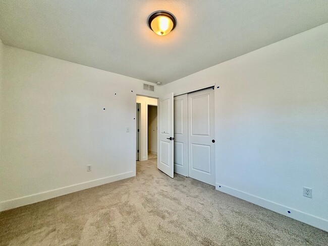 Building Photo - Beautiful Newly Built Home in North Fort C...