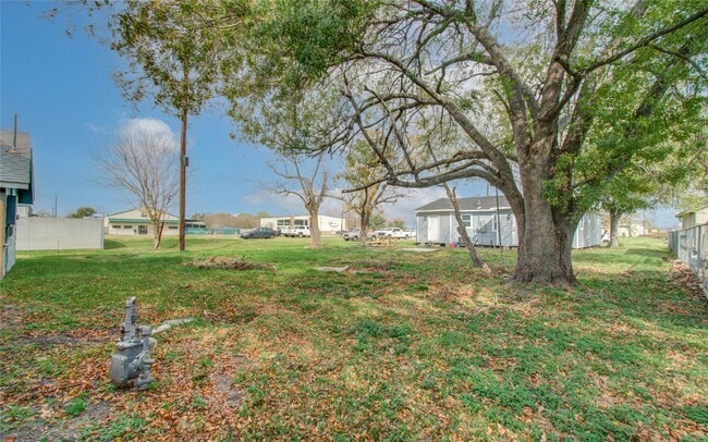 Building Photo - 114 S Iowa St