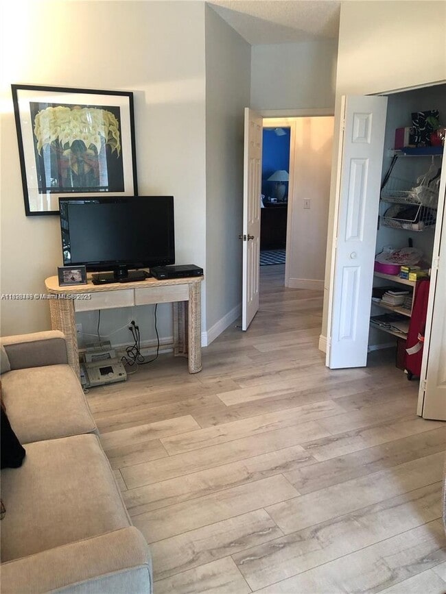 Building Photo - 5800 Coach House Cir