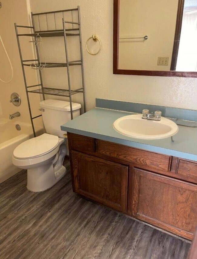 Building Photo - 2 bed 2 bed garage conversion with flex space, close to I-44 and I-240 ready for move in! Pets co...