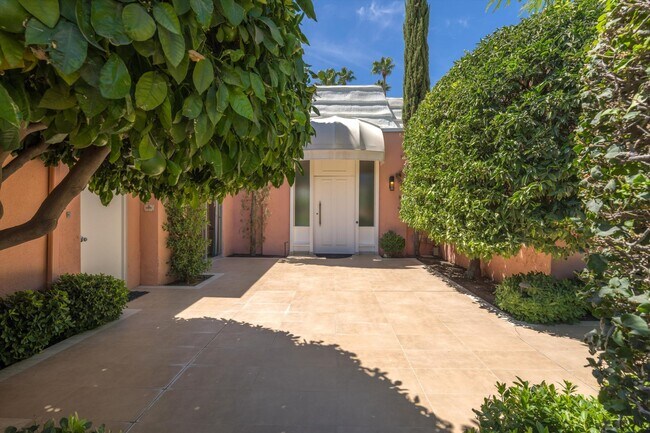 Building Photo - 47432 Medina Dr W