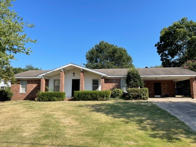 Primary Photo - 809 Southwest Dr