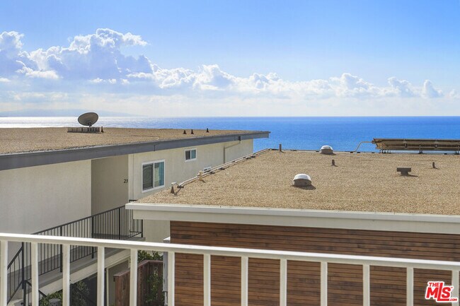 Building Photo - 18103 Coastline Dr