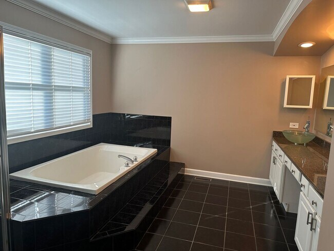 Building Photo - 5490 Fox Path Ln