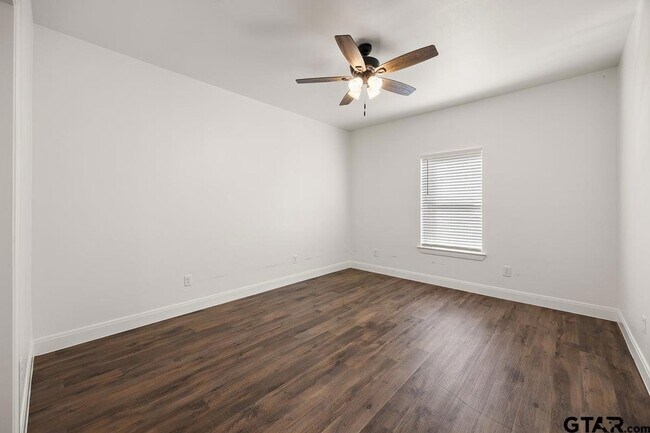 Building Photo - 18754 County Rd 437