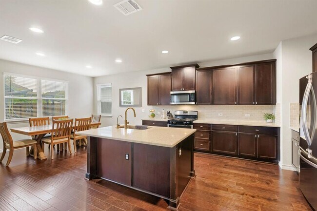 Building Photo - 12004 Cimaizon Dr