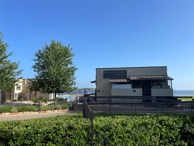 Building Photo - 12315 Glenview Dr