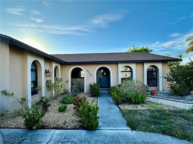 Building Photo - 3766 SE 6th Ave