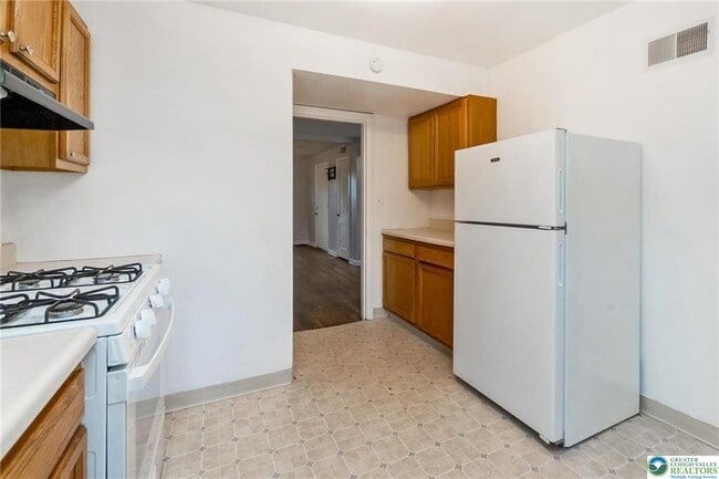 Building Photo - 240 Palmer St