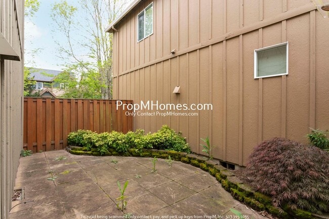 Building Photo - Gorgeous Updated Home in Witch Hazel!