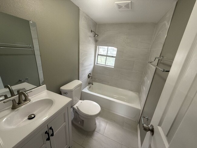 Building Photo - 3/2 Lakeland Available NOW