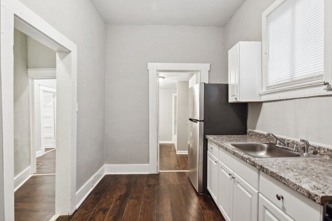 Building Photo - Large 3BR/2BA Near Downtown Savannah Home For Rent