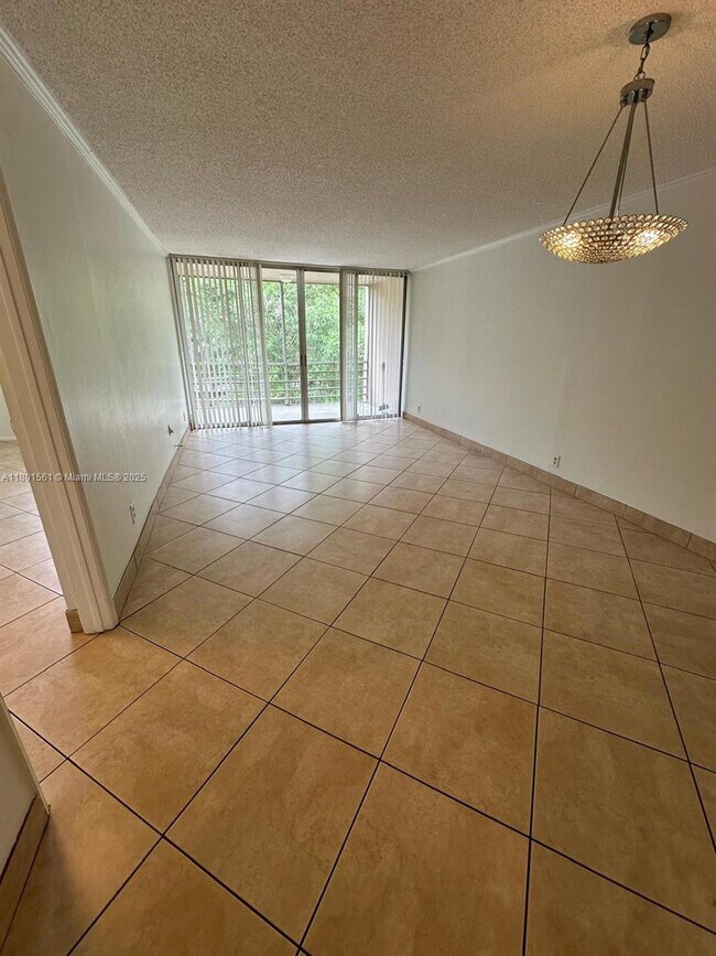 Building Photo - 9410 Live Oak Pl