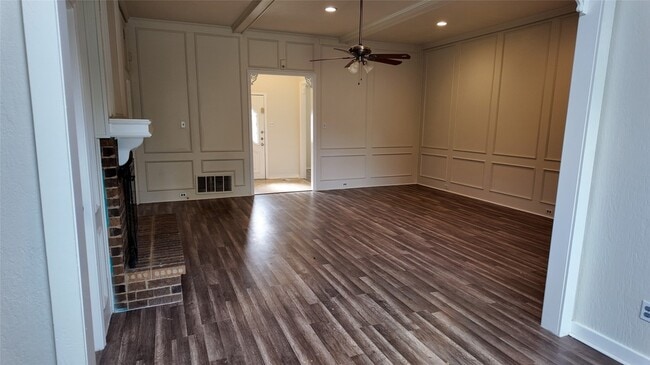 Building Photo - 613 Palomar Ln