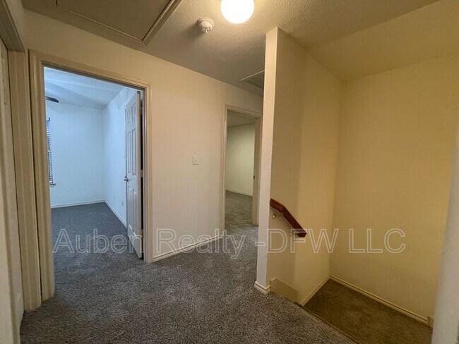 Building Photo - 909 Parkplace Ridge