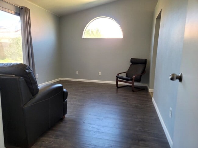 Building Photo - Nice Single Story Home Close to the Entrance of EAFB