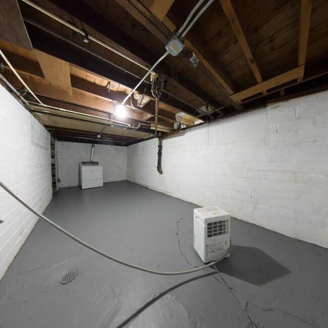 Building Photo - Cozy 2 Bedroom 1 Bath
