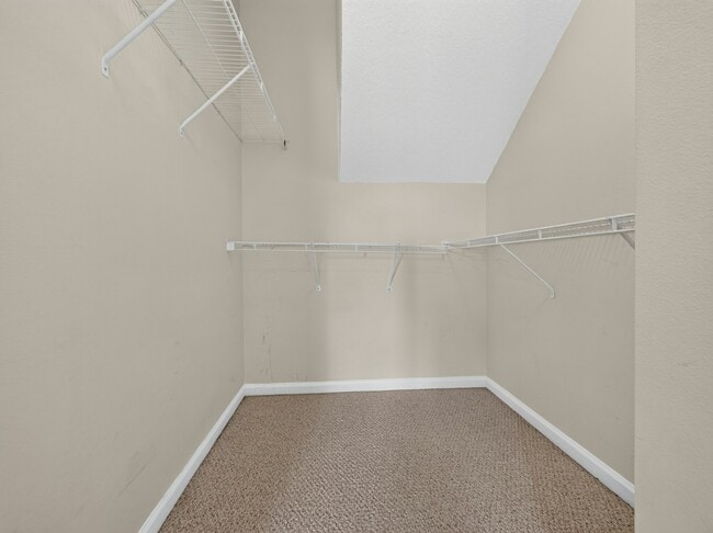 Building Photo - 10411 Park Commons Dr