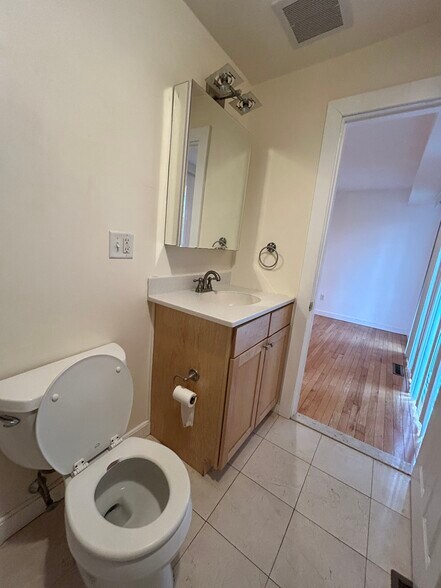 Building Photo - 22 Broadlawn Park