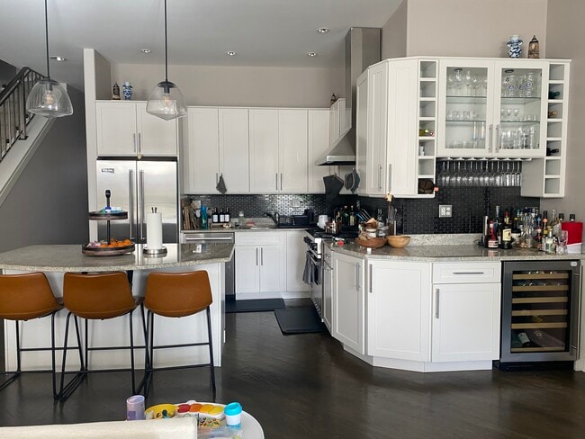 Building Photo - 1631 N Milwaukee Ave