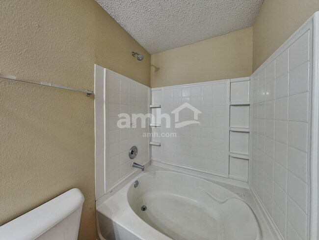 Building Photo - 6805 W Littleton Dr