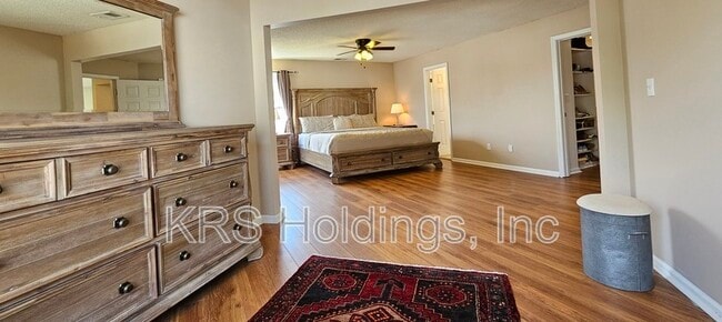 Building Photo - 3136 Sacramento Dr