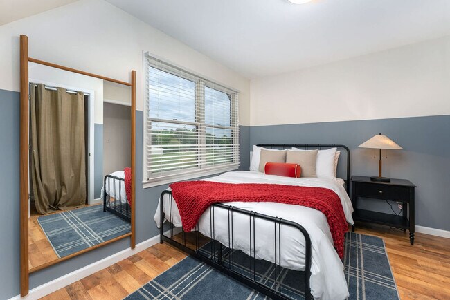 Building Photo - 2224 Brevard Rd