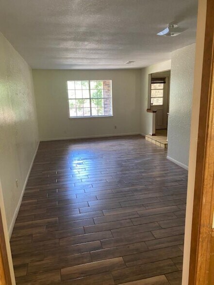 Building Photo - 827 Cliffside Dr