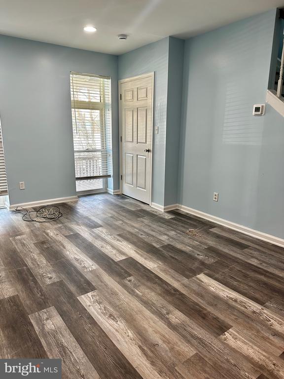 Building Photo - 542 Stanbridge St