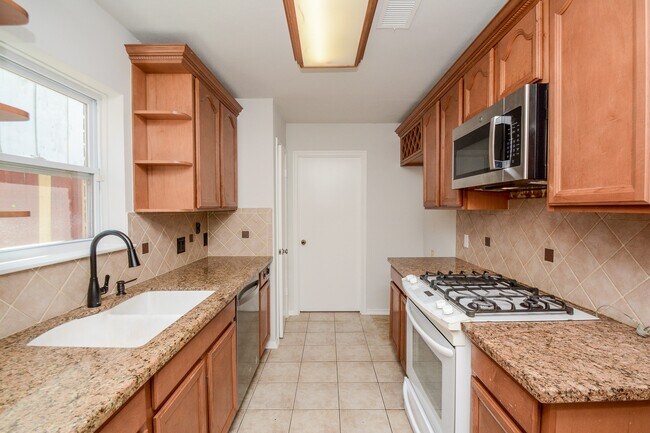 Building Photo - 7222 Pella Dr