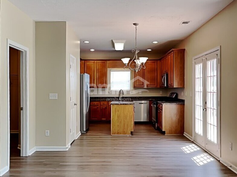 Building Photo - 332 Sunderland Way