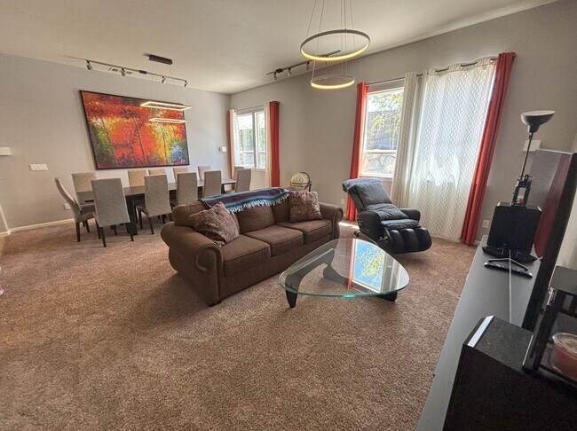 Building Photo - Sprawling Home Near UNR - One Level Living with 4 Beds - 3 Baths - 3 Car Garage