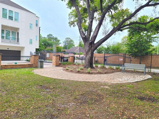 Building Photo - 7715 Westside Villas Ln