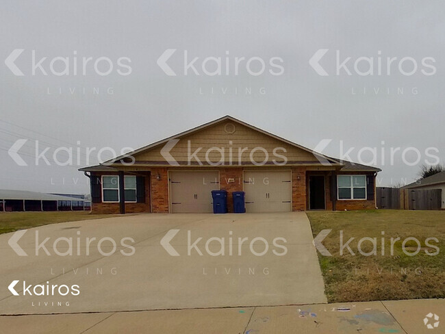 Building Photo - 3893 Thomas St