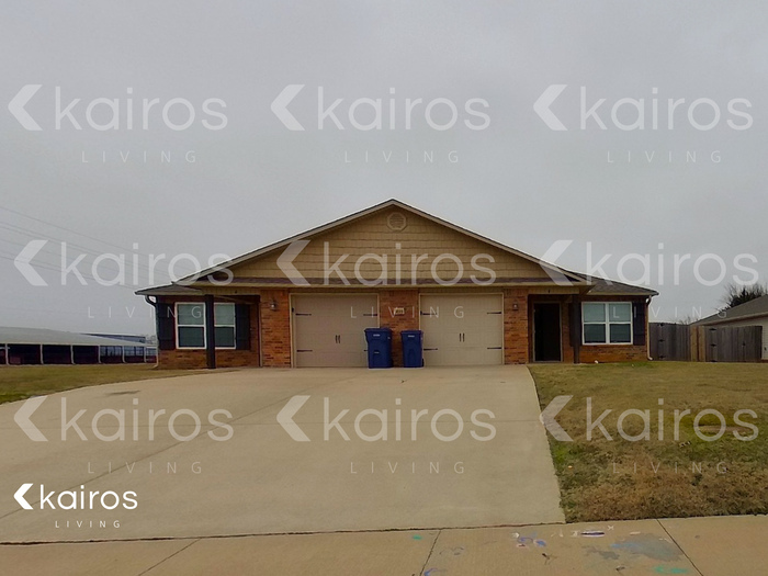 Primary Photo - 3893 Thomas St