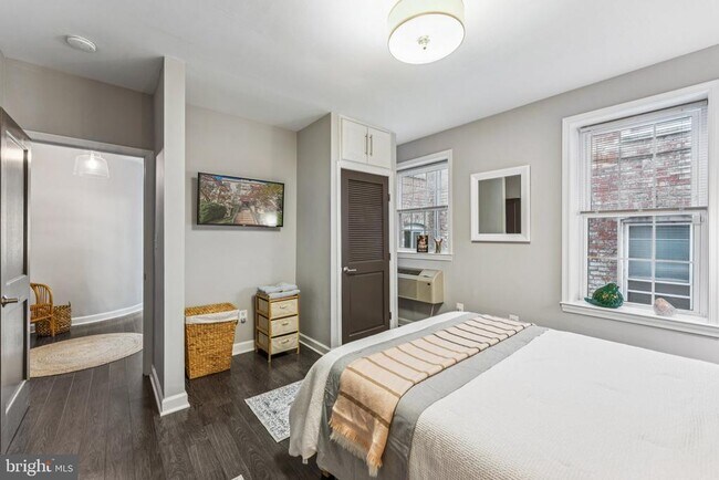 Building Photo - 1833 California St NW