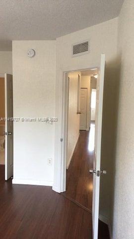 Building Photo - 1103 Golden Lakes Blvd