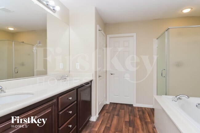 Building Photo - 10032 S Silver Cliff St