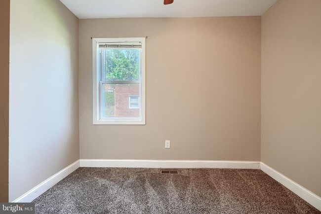 Building Photo - 6110 Everall Ave