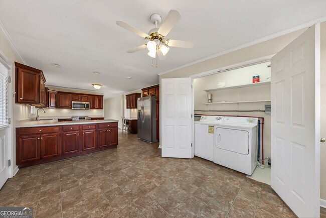 Building Photo - 741 East Ave