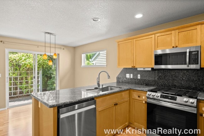 Building Photo - Beautiful  3BD* 2.5 BA* Single Family Home...