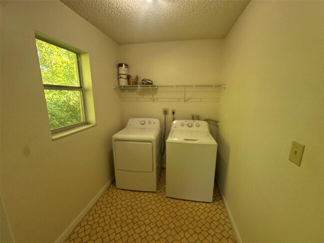 Building Photo - 3034 Coral Springs Dr