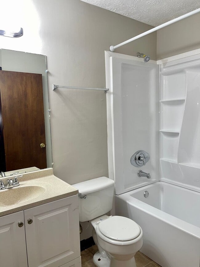 Building Photo - Secluded but Centrally Located 3 Bed/2 Bath Ranch!