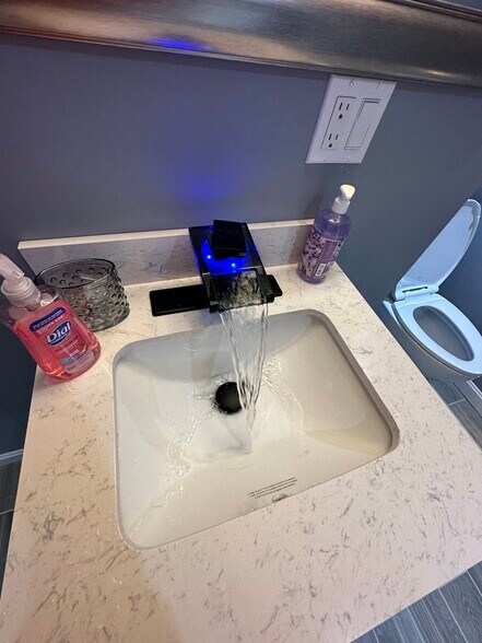 Building Photo - 122 Allen Ave